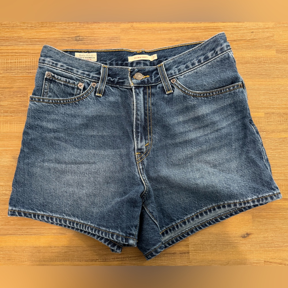 Levi’s 80’s Mom Jean Shorts - size 27